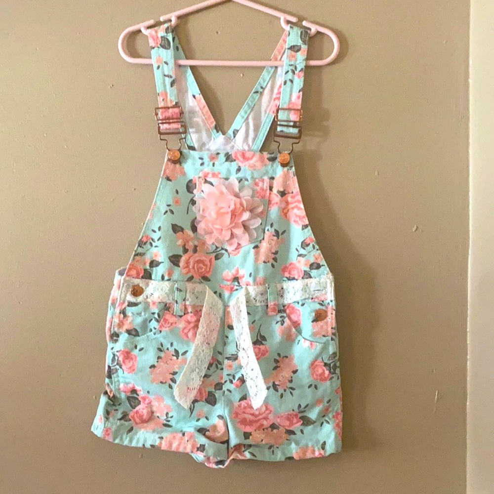 like new romper 👟 size 6